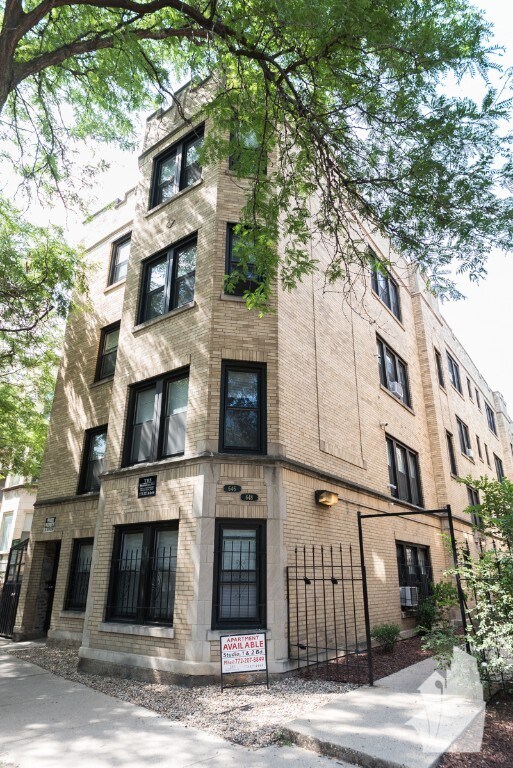 Building Photo - 630 W Roscoe St