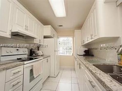 Building Photo - 8571 SW 29th St