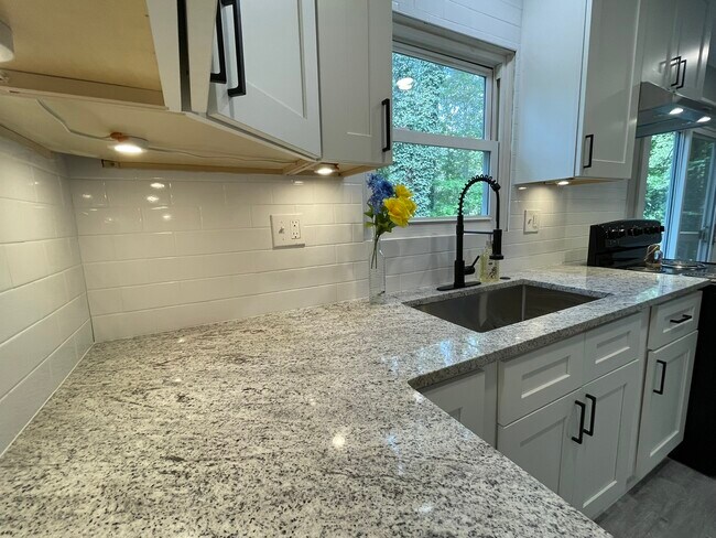 Building Photo - 1206 Willow Ct NW
