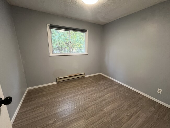 Building Photo - 21706 Dewdney Trunk Rd