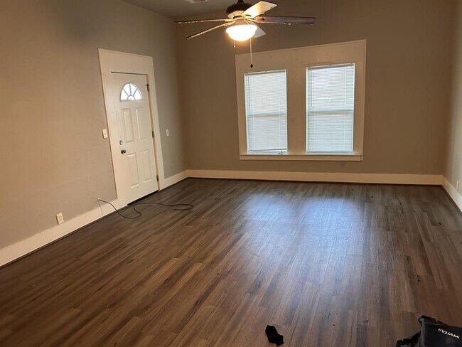 Foto del edificio - 401 W Bluff St