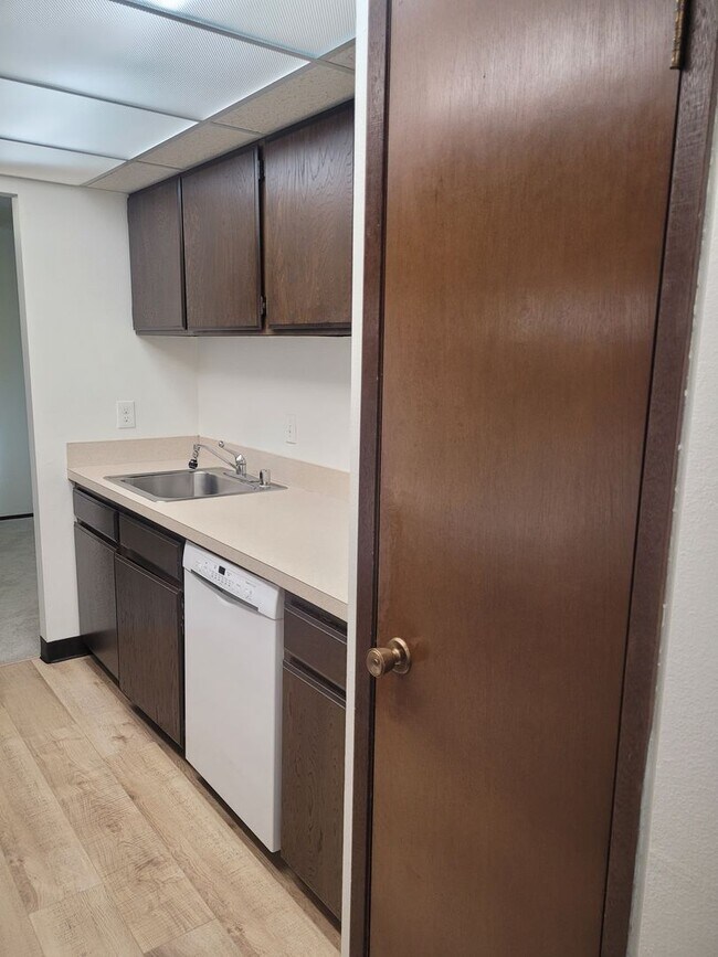 Foto del edificio - Bright Ground Floor One Bedroom near Cross...