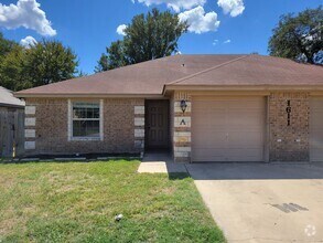Building Photo - 1611 Libby Ln