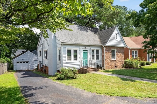 Building Photo - 443 Rollingwood Cir