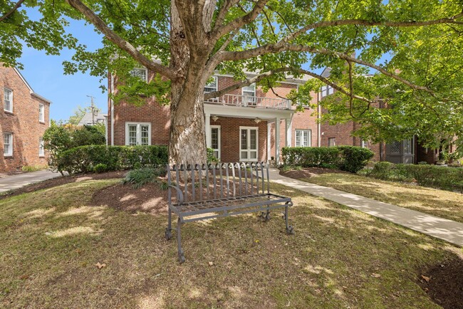 Building Photo - **BEAUTIFULLY MAINTAINED HISTORIC HOME IN ...