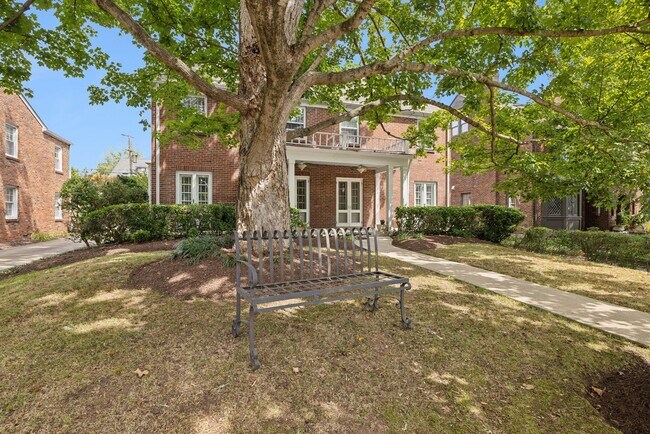 Foto del edificio - **BEAUTIFULLY MAINTAINED HISTORIC HOME IN ...