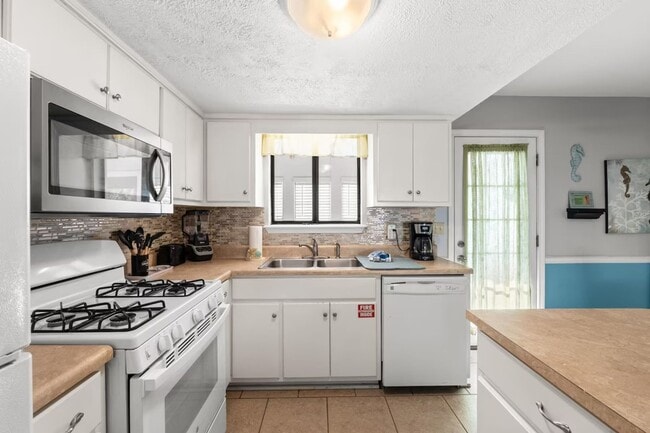 Building Photo - Gulf Highlands 2 bedroom