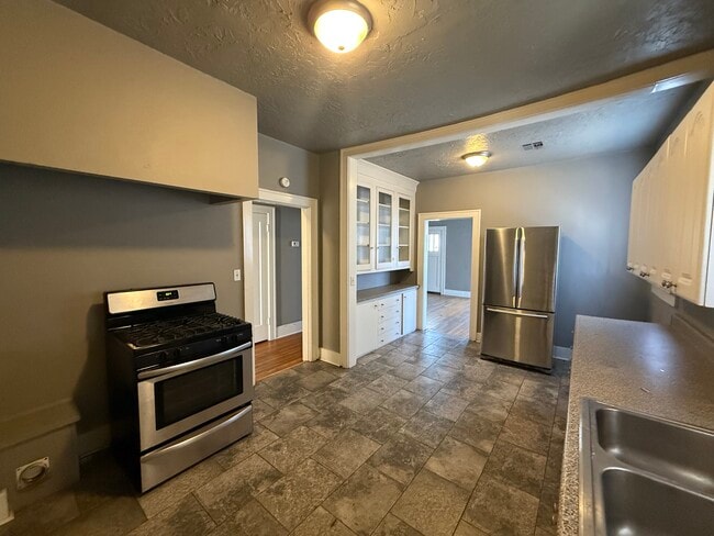 Building Photo - 1748 E 14th St