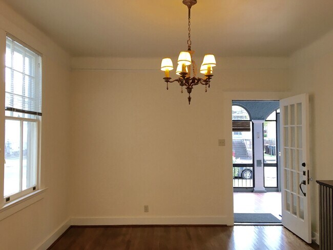 Building Photo - 832 Solomon Pl