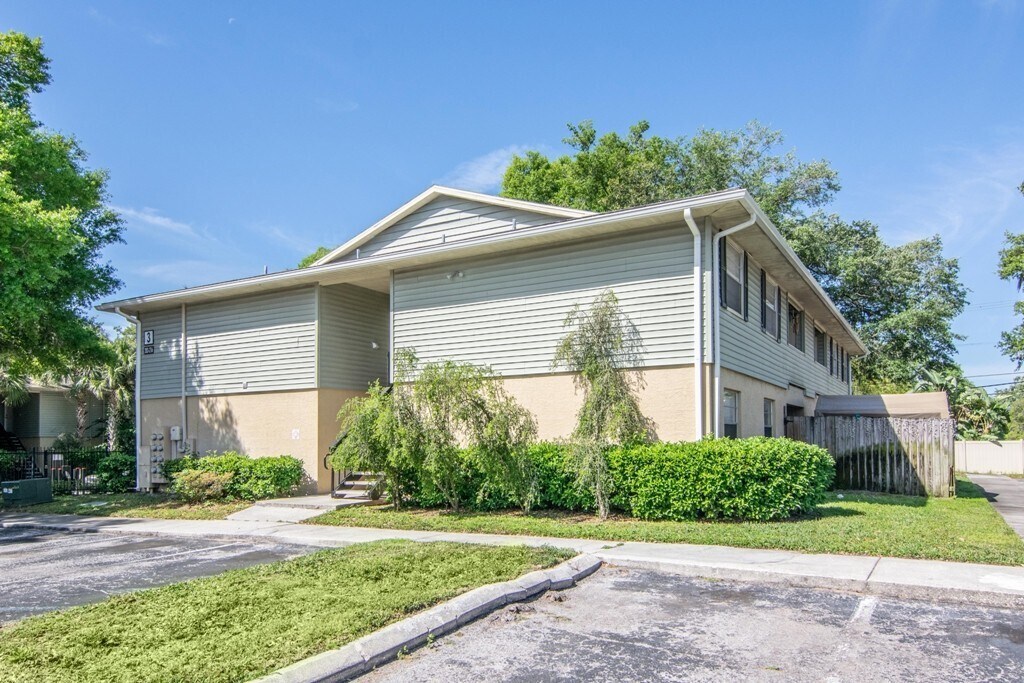 Primary Photo - Ground Floor - 2 Bedroom 2 Bath w/ Fenced ...
