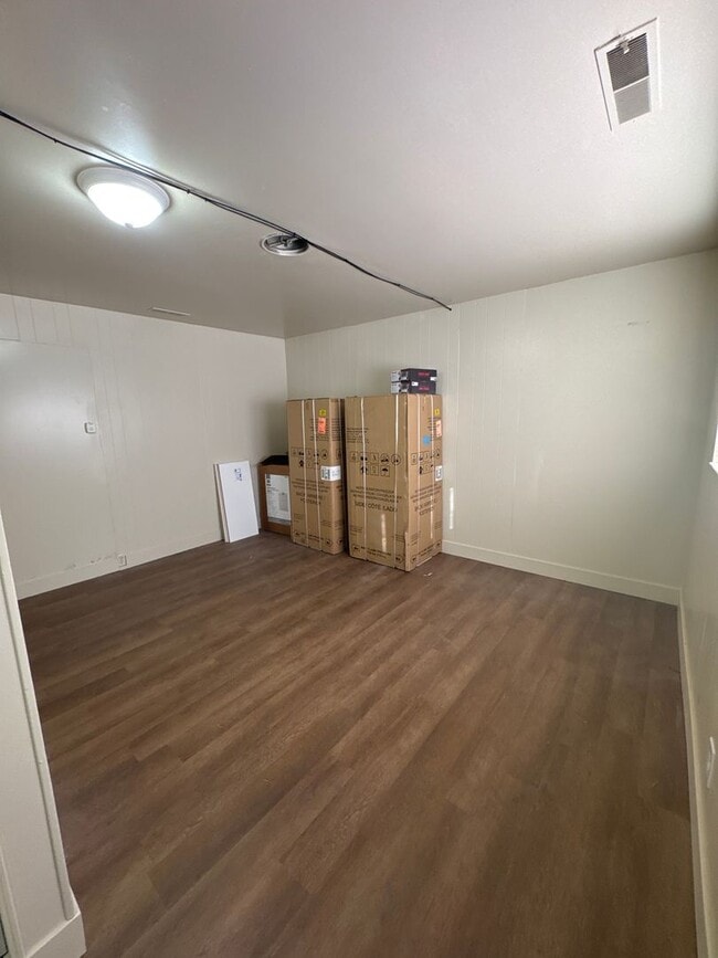 Building Photo - 44 S 200 E