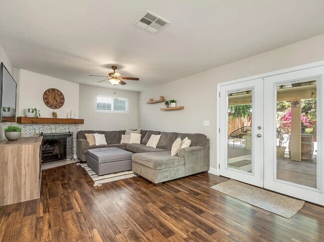 Foto del edificio - Beautifully Updated North Fresno 3/3