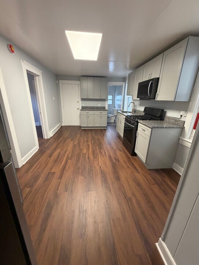 Foto del edificio - 738 Edgar Rd