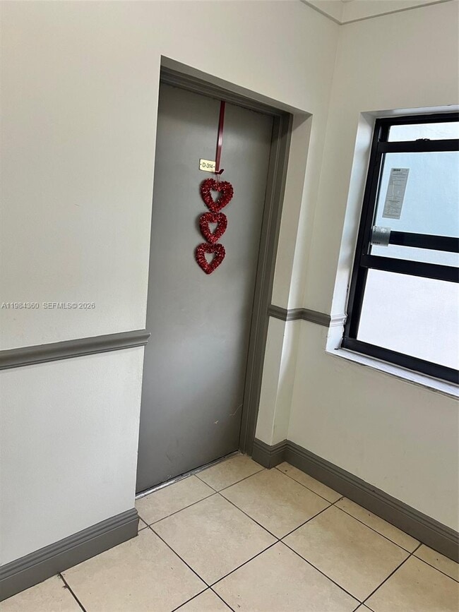 Foto del edificio - 10431 N Kendall Dr