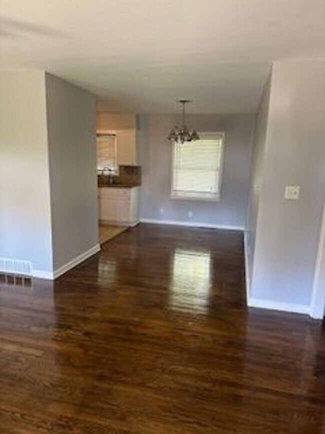 Foto del edificio - Charming 3 Bedroom 1 1/2 Bath