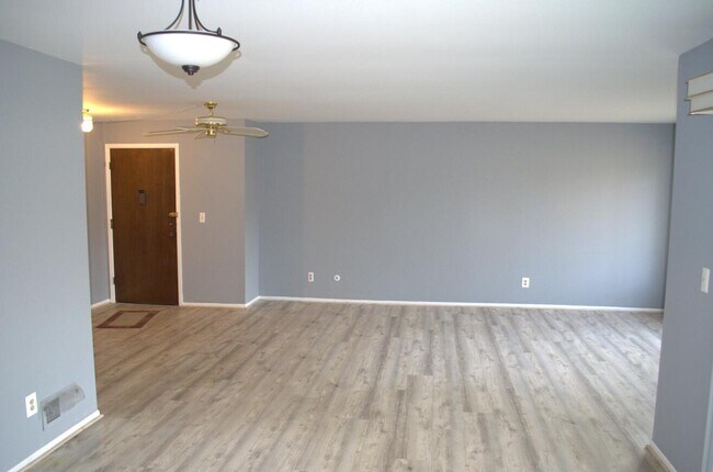 Building Photo - 30831 Hunters Dr
