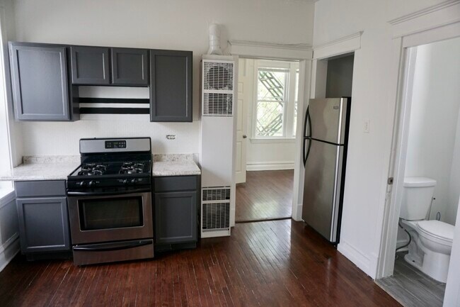 Building Photo - 2714 w 24th PL