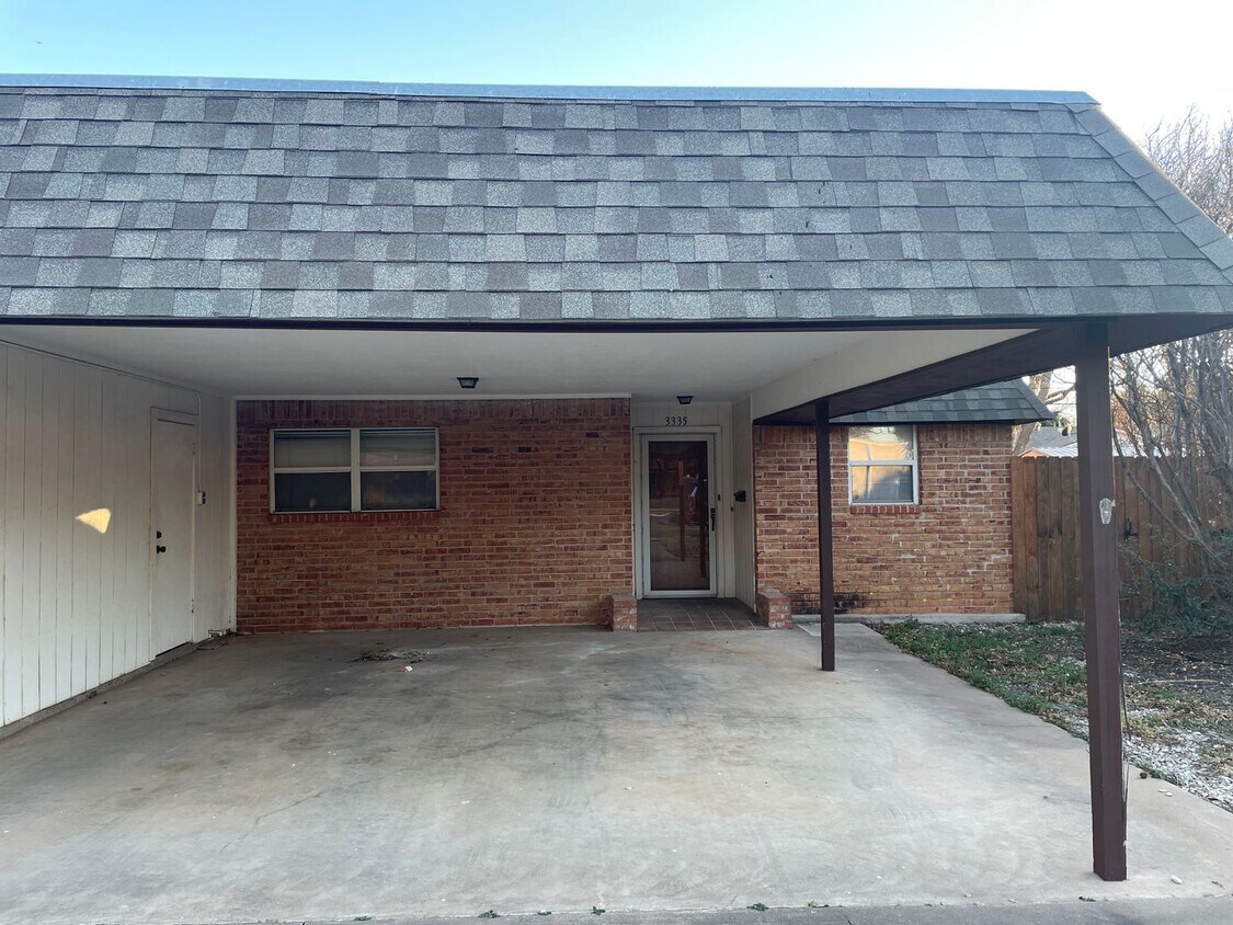 2 bedroom duplex! 2 bath, 2 car carport - 2 bedroom duplex!  2 bath, 2 car carport