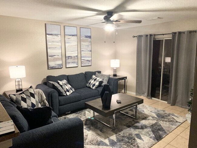 Foto del edificio - Furnished Resort Style Condo with Lake View