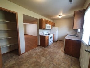 Building Photo - 20390 Skyview Dr