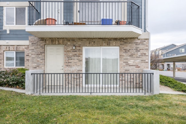 Building Photo - 56 E Resaca Dr