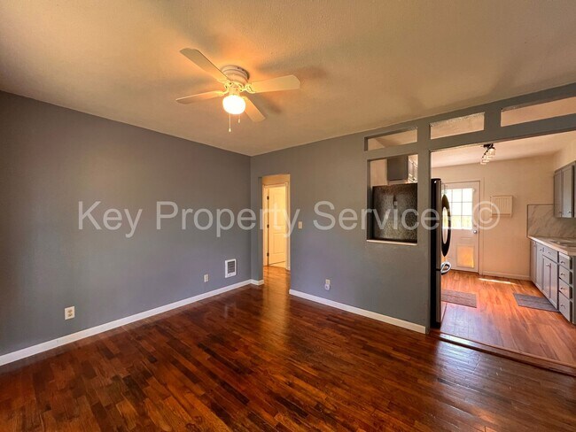 Foto del edificio - Cozy Two Bedroom House with Large Yard