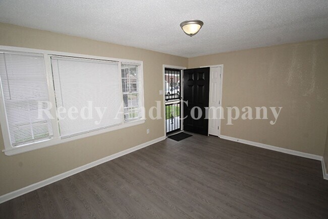 Foto del edificio - Welcome to 93 Eastview! MOVE IN SPECIAL IN DETAILS !!