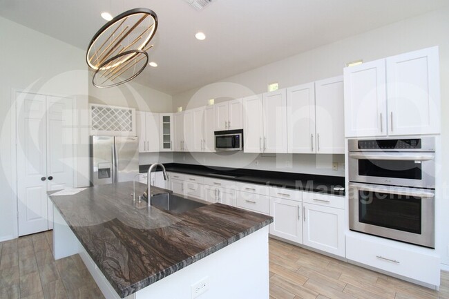 Building Photo - 1139 E Ocotillo Rd