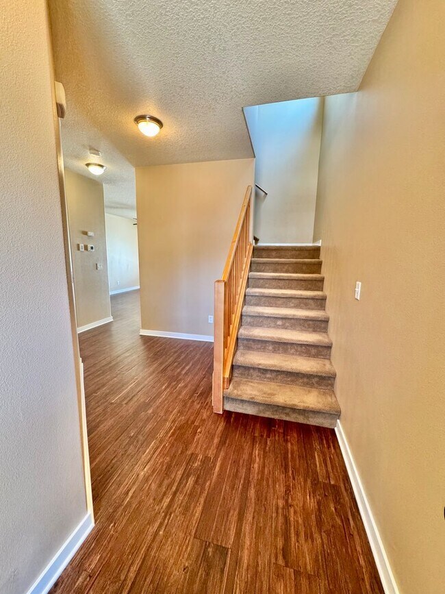 Building Photo - COMING SOON - EZ access to 205 within minu...