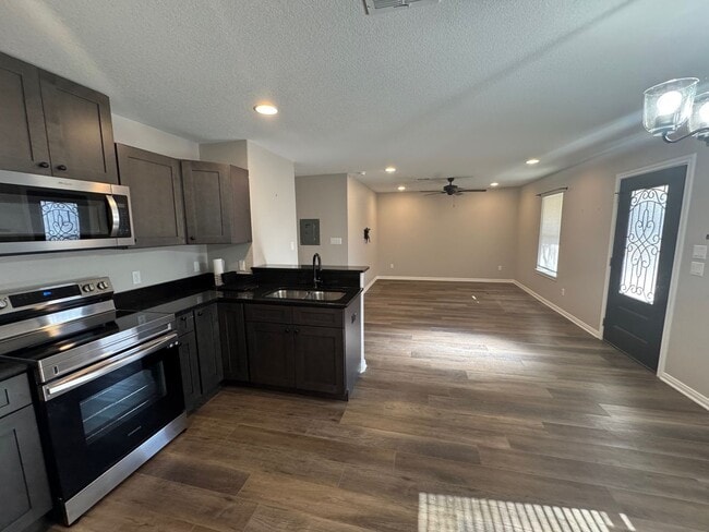 Foto del edificio - Updated 3/2 Duplex in the Heart of Waco