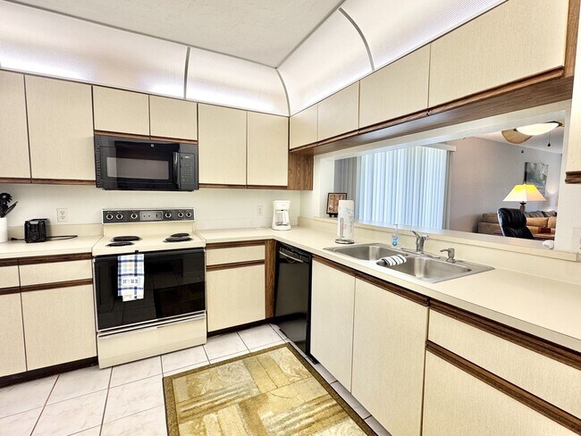 Foto del edificio - ** ABBEY AT BERKSHIRE VILLAGE ** 2 BED / 2...