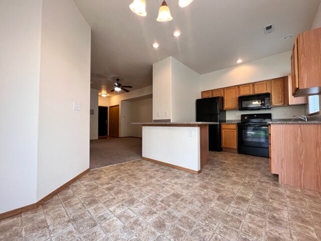 Foto del edificio - 1927 E Wilson Ln