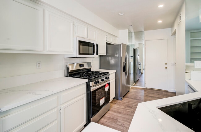 Building Photo - 103 Coronado Cay Ln