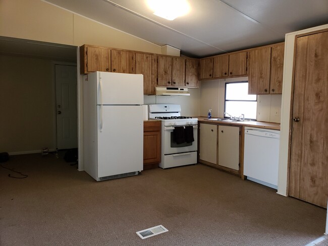 Building Photo - 3 Bedroom Ranch with Convenient Falcon/Pey...