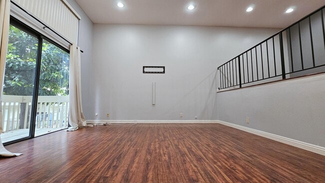 Foto del edificio - 8283 Willis Ave