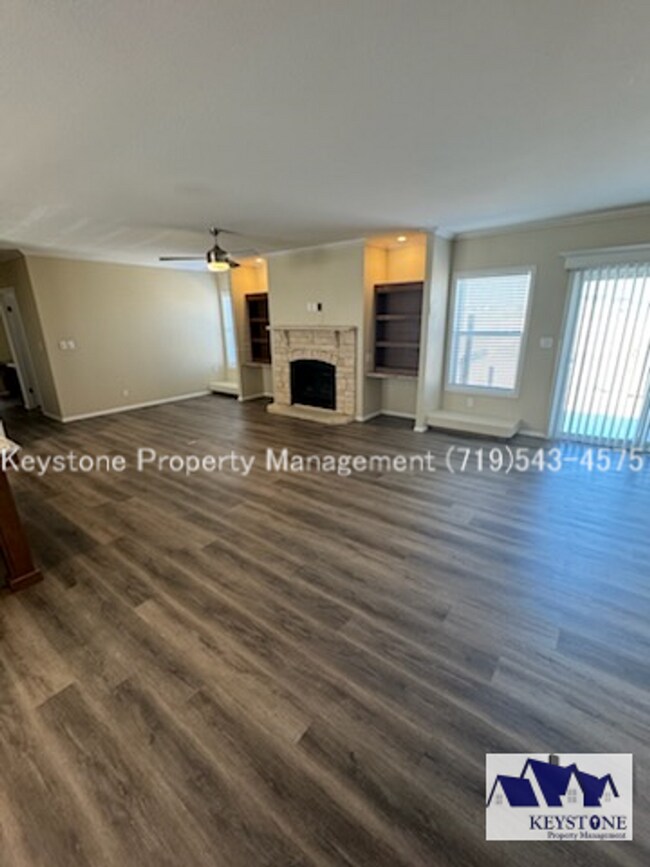 Foto del edificio - Upscale, Modern 4 Bedroom/2 Bathroom/2 Car...