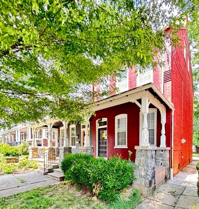 Building Photo - 213 E Ross St
