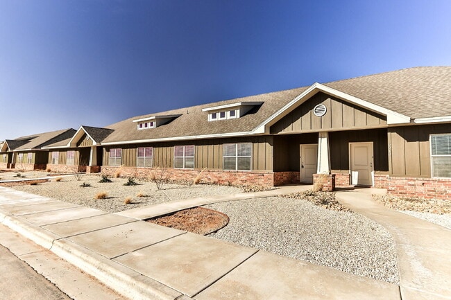 Building Photo - 3-Bedroom Townhouse