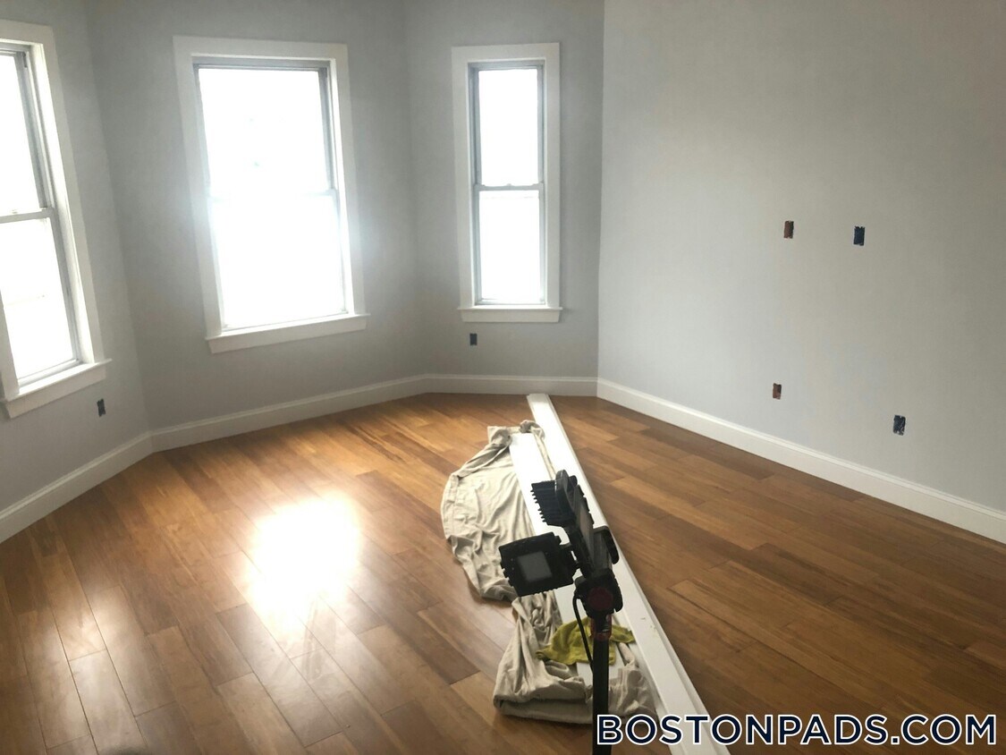 Foto principal - 695 E 7th St