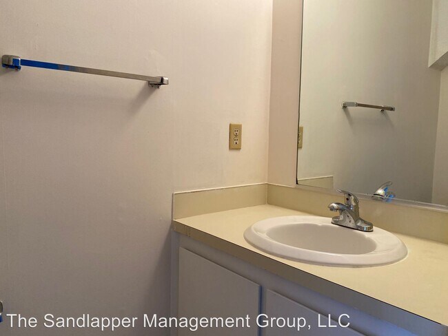 Foto del edificio - 3 br, 1.5 bath House - 6895 Shahid Row