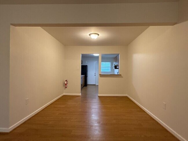 Foto del edificio - T.R. Lawing Realty Property