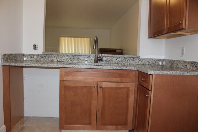 Foto del edificio - 6808 Palmetto Cir S