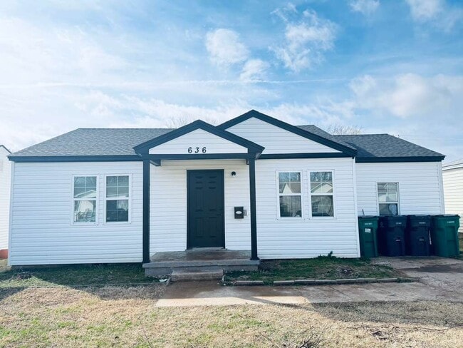 Photo - 636 NE 34th St House