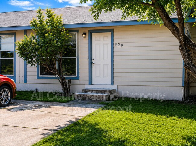 Foto del edificio - 429 Zachry Dr