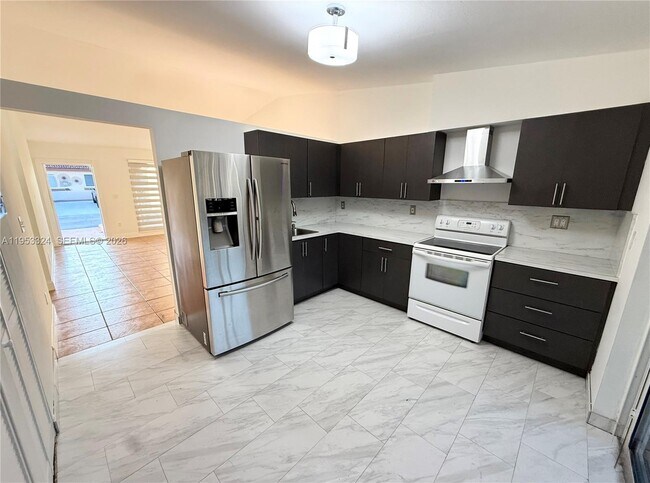 Foto del edificio - 8265 NW 186th St