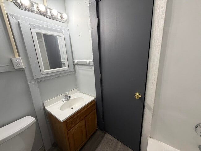 Building Photo - 505 Collett-