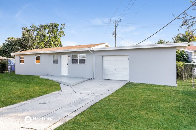 Building Photo - 3680 SW 16th St