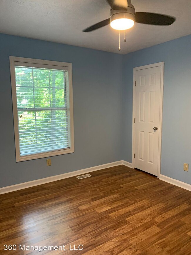 Building Photo - 3 br, 2.5 bath House - 1102 Chinook St