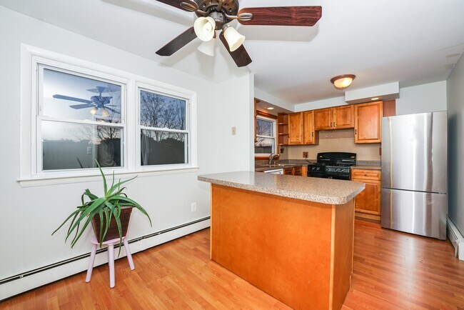 Cocina comedor - 142 Maple Ave