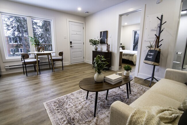 Building Photo - 142 Young St